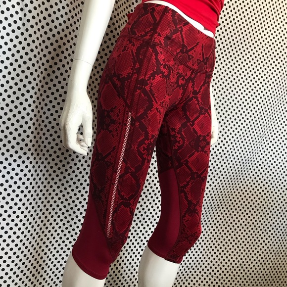 Lululemon Vent It Out Crop Mini Ziggy Snake Red Tide Cranberry Tights Size 6 - Picture 3 of 17